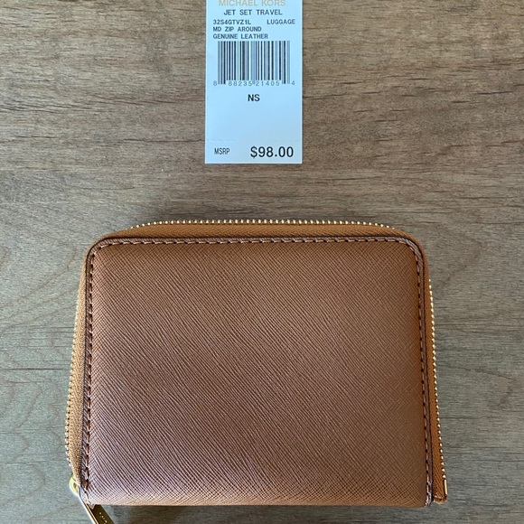 Michael Kors Shoulder Tote & Wallet - Picture 9 of 13